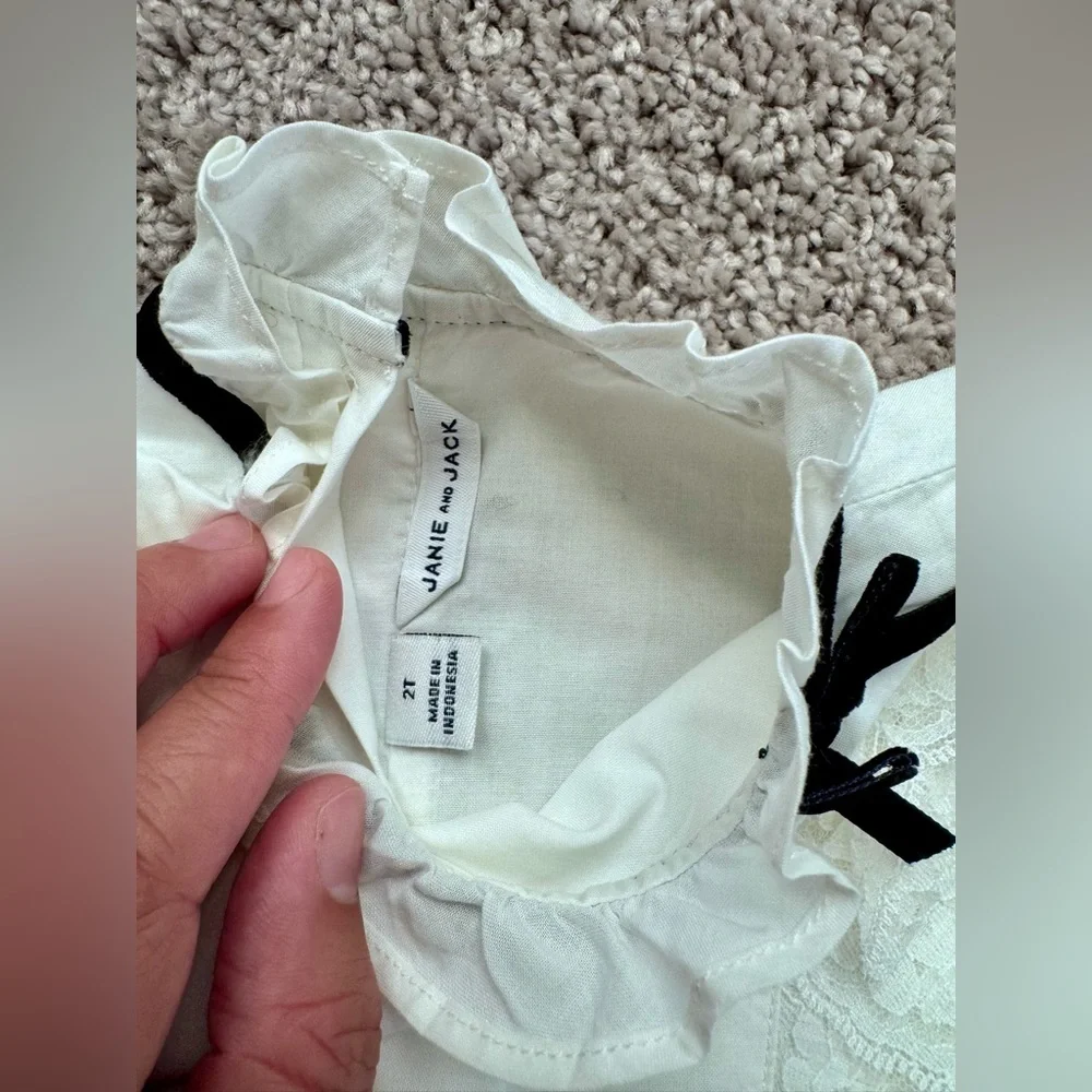 Janie and Jack - White Ruffled Kids Top size 2T - Picture 2 of 4